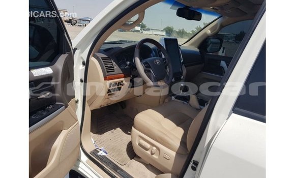 Buy Import Toyota Land Cruiser White Car in Import - Dubai in Attapeu Province Buy Import Toyota Land Cruiser White Car in Import - Dubai in Attapeu Province