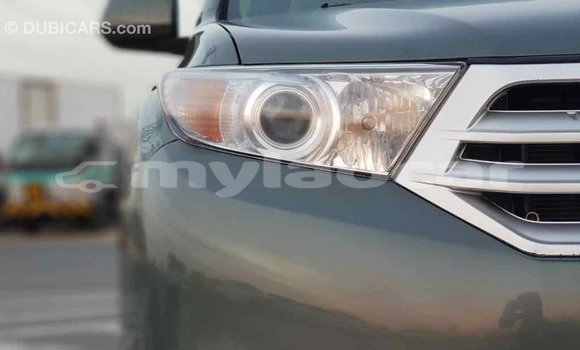Buy Import Toyota Highlander Green Car in Import - Dubai in Attapeu Province Buy Import Toyota Highlander Green Car in Import - Dubai in Attapeu Province