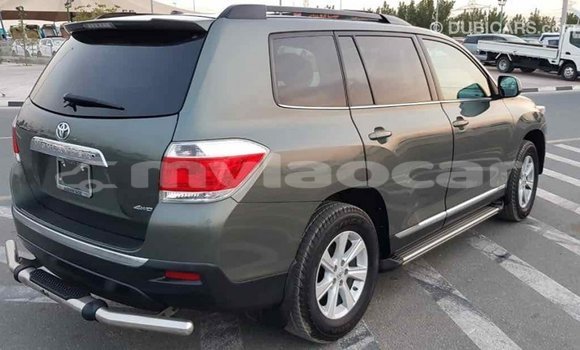 Buy Import Toyota Highlander Green Car in Import - Dubai in Attapeu Province Buy Import Toyota Highlander Green Car in Import - Dubai in Attapeu Province