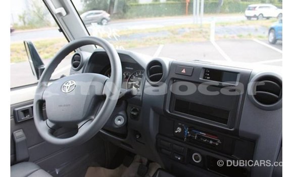 Buy Import Toyota Land Cruiser White Car in Import - Dubai in Attapeu Province Buy Import Toyota Land Cruiser White Car in Import - Dubai in Attapeu Province