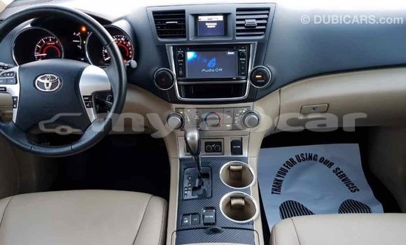 Buy Import Toyota Highlander Green Car in Import - Dubai in Attapeu Province Buy Import Toyota Highlander Green Car in Import - Dubai in Attapeu Province
