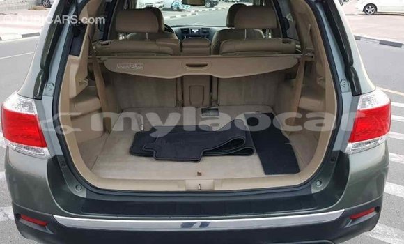 Buy Import Toyota Highlander Green Car in Import - Dubai in Attapeu Province Buy Import Toyota Highlander Green Car in Import - Dubai in Attapeu Province