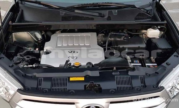 Buy Import Toyota Highlander Green Car in Import - Dubai in Attapeu Province Buy Import Toyota Highlander Green Car in Import - Dubai in Attapeu Province