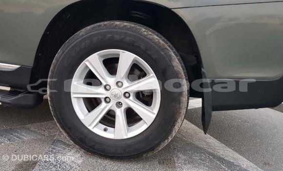 Buy Import Toyota Highlander Green Car in Import - Dubai in Attapeu Province Buy Import Toyota Highlander Green Car in Import - Dubai in Attapeu Province