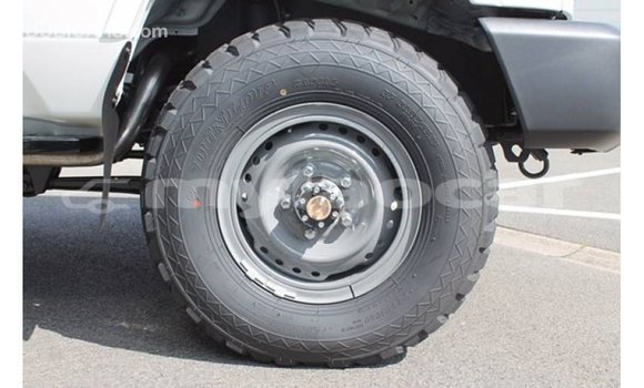 Buy Import Toyota Land Cruiser White Car in Import - Dubai in Attapeu Province Buy Import Toyota Land Cruiser White Car in Import - Dubai in Attapeu Province
