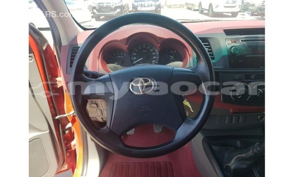Acheter Import Voiture Toyota Hilux Rouge à Import - Dubai, Attapeu Province Acheter Import Voiture Toyota Hilux Rouge à Import - Dubai, Attapeu Province