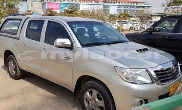 Buy Used Toyota Hilux Silver Car in Vientiane in Vientiane Province Buy Used Toyota Hilux Silver Car in Vientiane in Vientiane Province