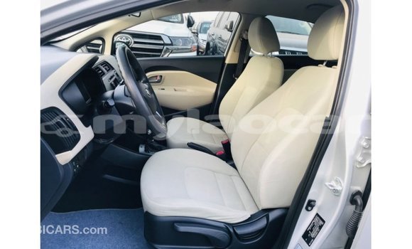 Acheter Import Voiture Kia Rio Autre à Import - Dubai, Attapeu Province Acheter Import Voiture Kia Rio Autre à Import - Dubai, Attapeu Province