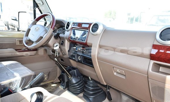 Buy Import Toyota Land Cruiser Beige Car in Import - Dubai in Attapeu Province Buy Import Toyota Land Cruiser Beige Car in Import - Dubai in Attapeu Province