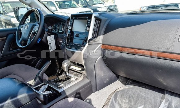 Buy Import Toyota Land Cruiser White Car in Import - Dubai in Attapeu Province Buy Import Toyota Land Cruiser White Car in Import - Dubai in Attapeu Province