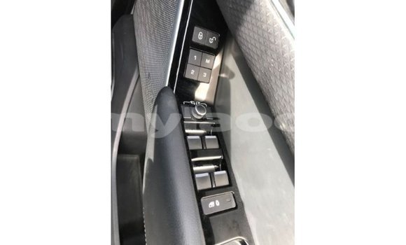Buy Import Land Rover Range Rover White Car in Import - Dubai in Attapeu Province Buy Import Land Rover Range Rover White Car in Import - Dubai in Attapeu Province