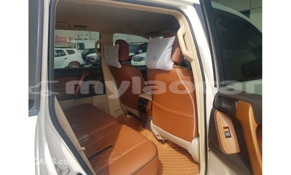 Buy Import Toyota Land Cruiser White Car in Import - Dubai in Attapeu Province Buy Import Toyota Land Cruiser White Car in Import - Dubai in Attapeu Province