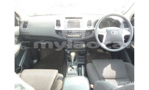 Buy Import Toyota Hilux White Car in Import - Dubai in Attapeu Province Buy Import Toyota Hilux White Car in Import - Dubai in Attapeu Province