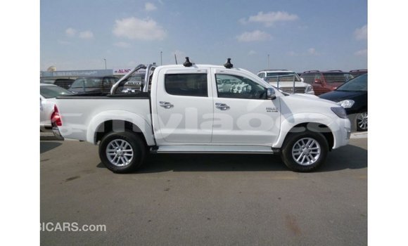 Buy Import Toyota Hilux White Car in Import - Dubai in Attapeu Province Buy Import Toyota Hilux White Car in Import - Dubai in Attapeu Province