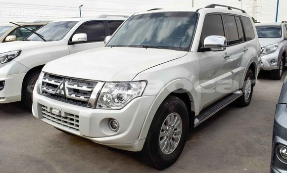Acheter Import Voiture Mitsubishi Pajero Blanc à Import - Dubai, Attapeu Province Acheter Import Voiture Mitsubishi Pajero Blanc à Import - Dubai, Attapeu Province