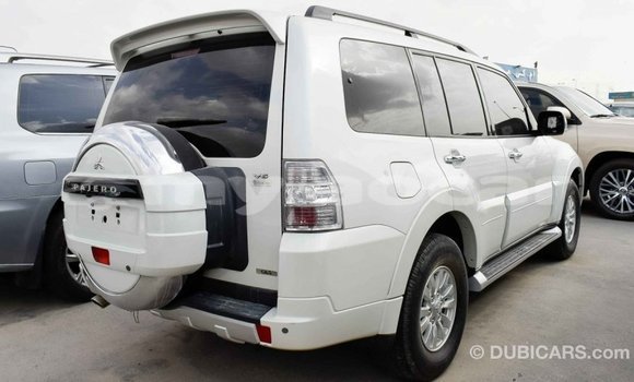 Acheter Import Voiture Mitsubishi Pajero Blanc à Import - Dubai, Attapeu Province Acheter Import Voiture Mitsubishi Pajero Blanc à Import - Dubai, Attapeu Province