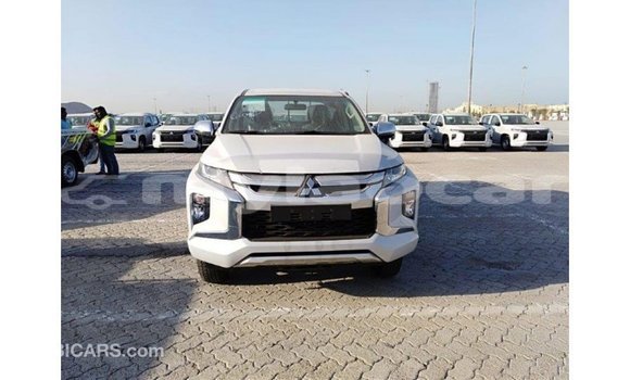 Acheter Import Voiture Mitsubishi L200 Blanc à Import - Dubai, Attapeu Province Acheter Import Voiture Mitsubishi L200 Blanc à Import - Dubai, Attapeu Province