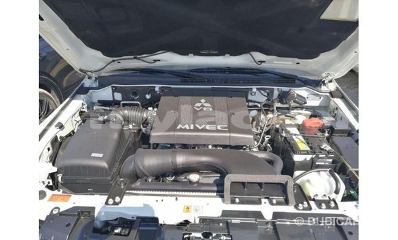 Buy Import Mitsubishi Pajero White Car in Import - Dubai in Attapeu Province Buy Import Mitsubishi Pajero White Car in Import - Dubai in Attapeu Province