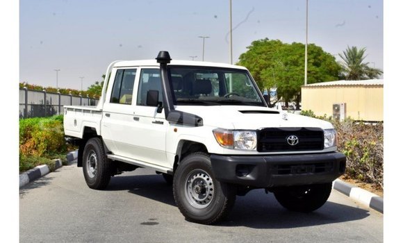 Acheter Import Voiture Toyota Land Cruiser Blanc à Import - Dubai, Attapeu Province Acheter Import Voiture Toyota Land Cruiser Blanc à Import - Dubai, Attapeu Province