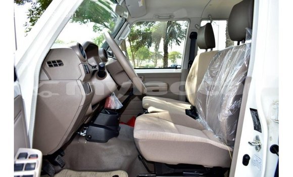 Acheter Import Voiture Toyota Land Cruiser Blanc à Import - Dubai, Attapeu Province Acheter Import Voiture Toyota Land Cruiser Blanc à Import - Dubai, Attapeu Province