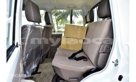 Acheter Import Voiture Toyota Land Cruiser Blanc à Import - Dubai, Attapeu Province Acheter Import Voiture Toyota Land Cruiser Blanc à Import - Dubai, Attapeu Province