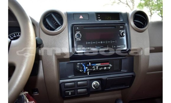 Acheter Import Voiture Toyota Land Cruiser Blanc à Import - Dubai, Attapeu Province Acheter Import Voiture Toyota Land Cruiser Blanc à Import - Dubai, Attapeu Province