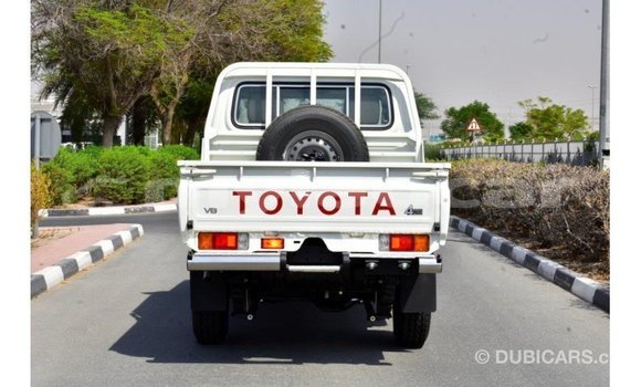 Acheter Import Voiture Toyota Land Cruiser Blanc à Import - Dubai, Attapeu Province Acheter Import Voiture Toyota Land Cruiser Blanc à Import - Dubai, Attapeu Province
