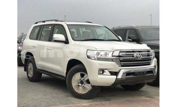 Acheter Import Voiture Toyota Land Cruiser Blanc à Import - Dubai, Attapeu Province Acheter Import Voiture Toyota Land Cruiser Blanc à Import - Dubai, Attapeu Province