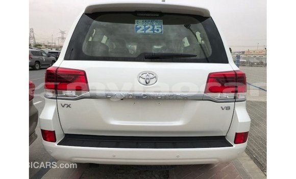 Acheter Import Voiture Toyota Land Cruiser Blanc à Import - Dubai, Attapeu Province Acheter Import Voiture Toyota Land Cruiser Blanc à Import - Dubai, Attapeu Province