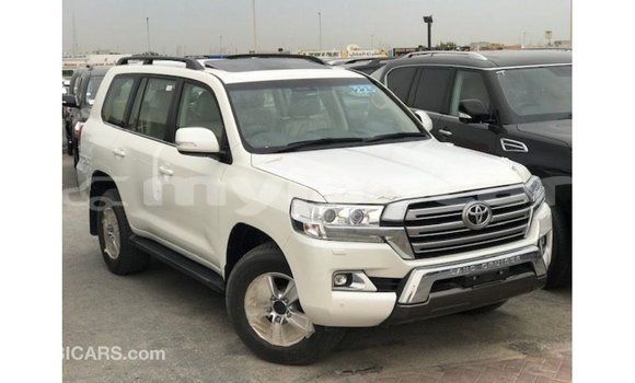 Acheter Import Voiture Toyota Land Cruiser Blanc à Import - Dubai, Attapeu Province Acheter Import Voiture Toyota Land Cruiser Blanc à Import - Dubai, Attapeu Province