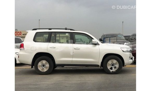 Acheter Import Voiture Toyota Land Cruiser Blanc à Import - Dubai, Attapeu Province Acheter Import Voiture Toyota Land Cruiser Blanc à Import - Dubai, Attapeu Province