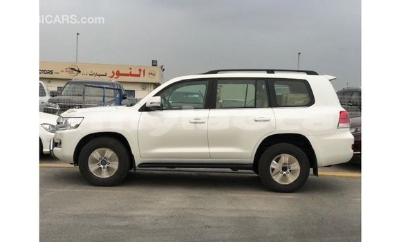 Acheter Import Voiture Toyota Land Cruiser Blanc à Import - Dubai, Attapeu Province Acheter Import Voiture Toyota Land Cruiser Blanc à Import - Dubai, Attapeu Province