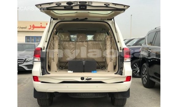 Acheter Import Voiture Toyota Land Cruiser Blanc à Import - Dubai, Attapeu Province Acheter Import Voiture Toyota Land Cruiser Blanc à Import - Dubai, Attapeu Province