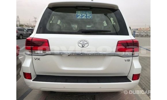 Acheter Import Voiture Toyota Land Cruiser Blanc à Import - Dubai, Attapeu Province Acheter Import Voiture Toyota Land Cruiser Blanc à Import - Dubai, Attapeu Province