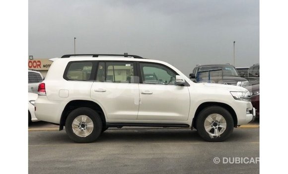 Acheter Import Voiture Toyota Land Cruiser Blanc à Import - Dubai, Attapeu Province Acheter Import Voiture Toyota Land Cruiser Blanc à Import - Dubai, Attapeu Province