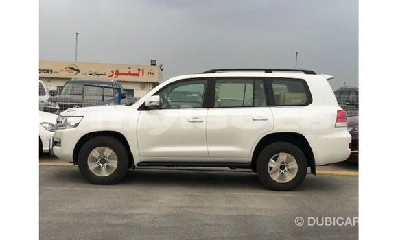 Acheter Import Voiture Toyota Land Cruiser Blanc à Import - Dubai, Attapeu Province Acheter Import Voiture Toyota Land Cruiser Blanc à Import - Dubai, Attapeu Province