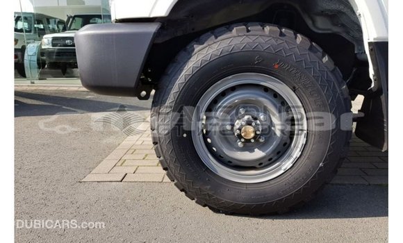 Buy Import Toyota Land Cruiser White Car in Import - Dubai in Attapeu Province Buy Import Toyota Land Cruiser White Car in Import - Dubai in Attapeu Province