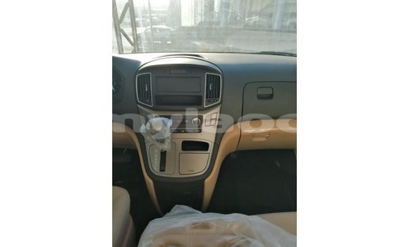 Buy Import Hyundai Accent White Car in Import - Dubai in Attapeu Province Buy Import Hyundai Accent White Car in Import - Dubai in Attapeu Province