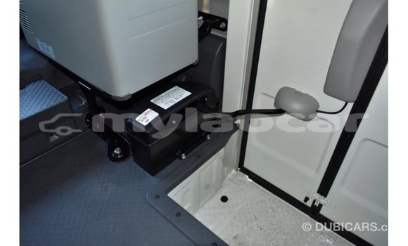 Acheter Import Voiture Toyota Coaster Blanc à Import - Dubai, Attapeu Province Acheter Import Voiture Toyota Coaster Blanc à Import - Dubai, Attapeu Province