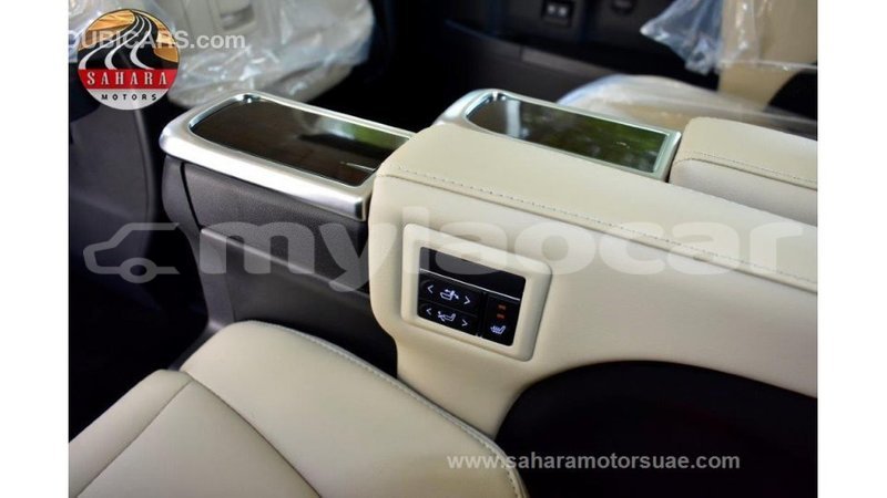 Big with watermark toyota granvia attapeu province import dubai 3362