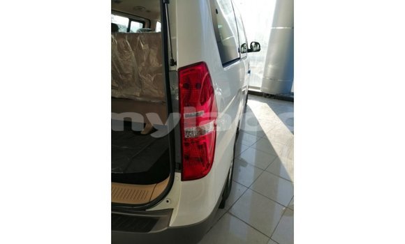 Buy Import Hyundai Accent White Car in Import - Dubai in Attapeu Province Buy Import Hyundai Accent White Car in Import - Dubai in Attapeu Province