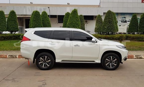 Buy Used Mitsubishi Pajero Sport White Car in Vientiane in Vientiane Province Buy Used Mitsubishi Pajero Sport White Car in Vientiane in Vientiane Province