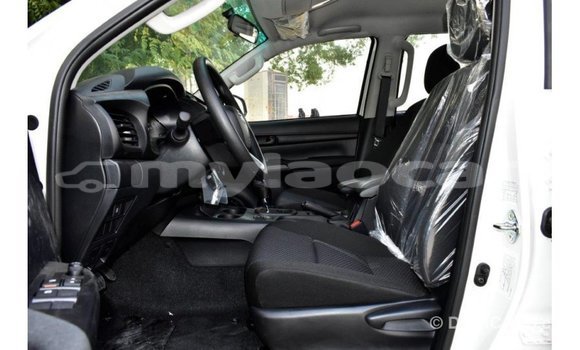 Acheter Import Voiture Toyota Hilux Blanc à Import - Dubai, Attapeu Province Acheter Import Voiture Toyota Hilux Blanc à Import - Dubai, Attapeu Province