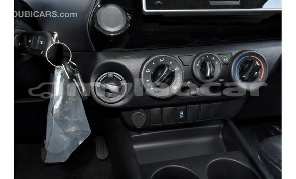 Acheter Import Voiture Toyota Hilux Blanc à Import - Dubai, Attapeu Province Acheter Import Voiture Toyota Hilux Blanc à Import - Dubai, Attapeu Province