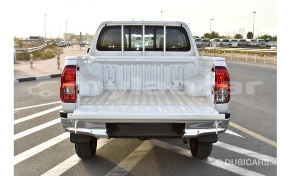 Acheter Import Voiture Toyota Hilux Blanc à Import - Dubai, Attapeu Province Acheter Import Voiture Toyota Hilux Blanc à Import - Dubai, Attapeu Province