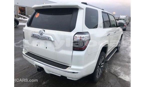 Acheter Import Voiture Toyota 4Runner Blanc à Import - Dubai, Attapeu Province Acheter Import Voiture Toyota 4Runner Blanc à Import - Dubai, Attapeu Province