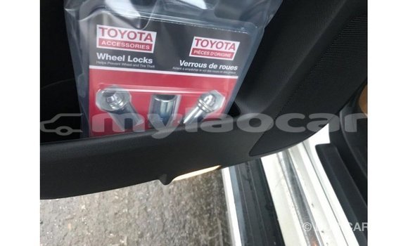 Acheter Import Voiture Toyota 4Runner Blanc à Import - Dubai, Attapeu Province Acheter Import Voiture Toyota 4Runner Blanc à Import - Dubai, Attapeu Province