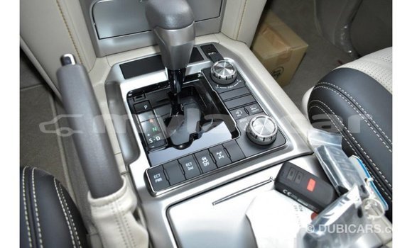 Acheter Import Voiture Toyota Land Cruiser Blanc à Import - Dubai, Attapeu Province Acheter Import Voiture Toyota Land Cruiser Blanc à Import - Dubai, Attapeu Province