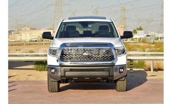 Acheter Import Voiture Toyota Tundra Blanc à Import - Dubai, Attapeu Province Acheter Import Voiture Toyota Tundra Blanc à Import - Dubai, Attapeu Province