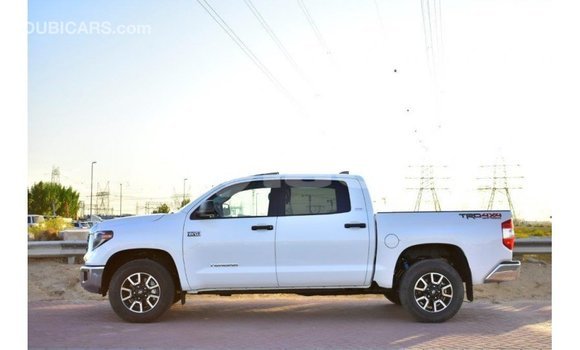 Acheter Import Voiture Toyota Tundra Blanc à Import - Dubai, Attapeu Province Acheter Import Voiture Toyota Tundra Blanc à Import - Dubai, Attapeu Province